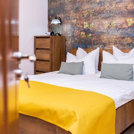 Apartament Octavia Хунедоара Экстерьер фото