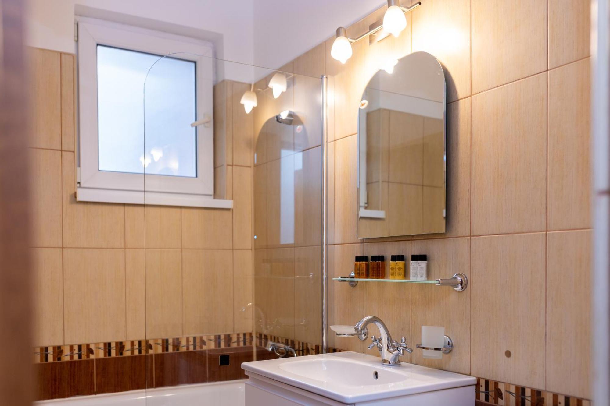 Apartament Octavia Хунедоара Экстерьер фото
