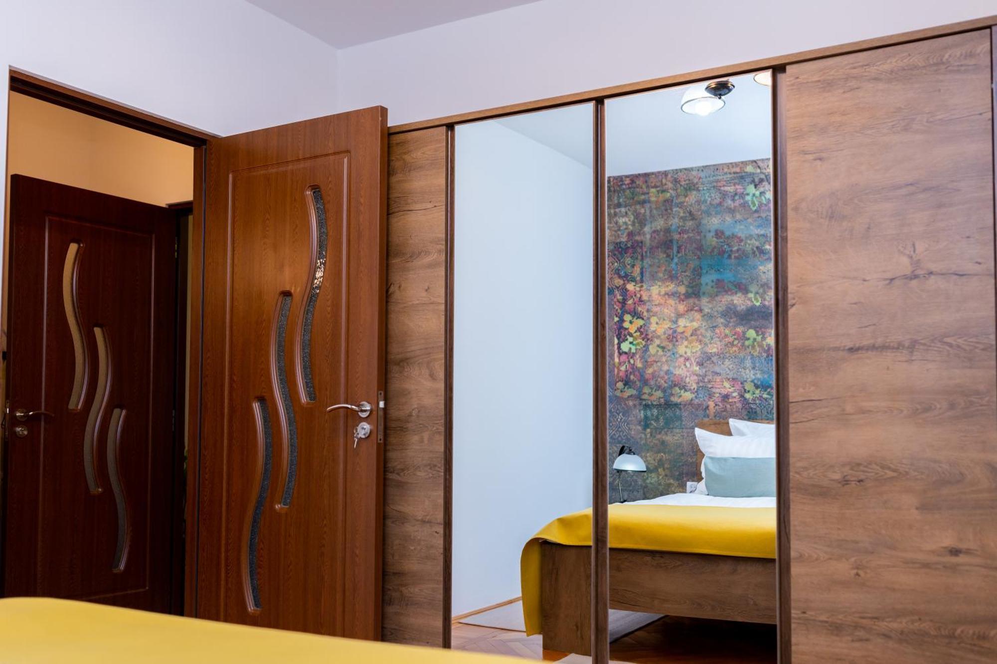 Apartament Octavia Хунедоара Экстерьер фото
