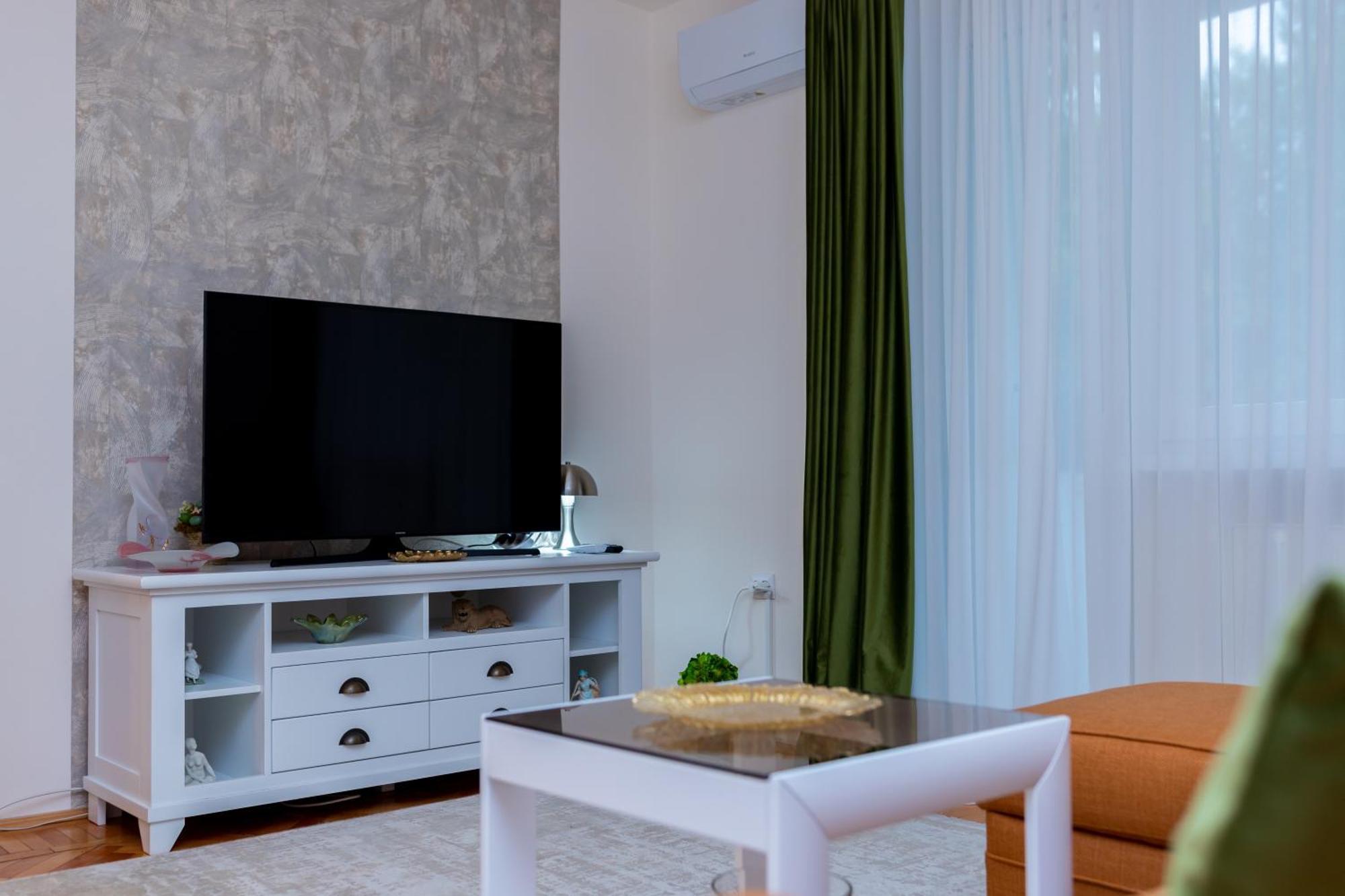 Apartament Octavia Хунедоара Экстерьер фото